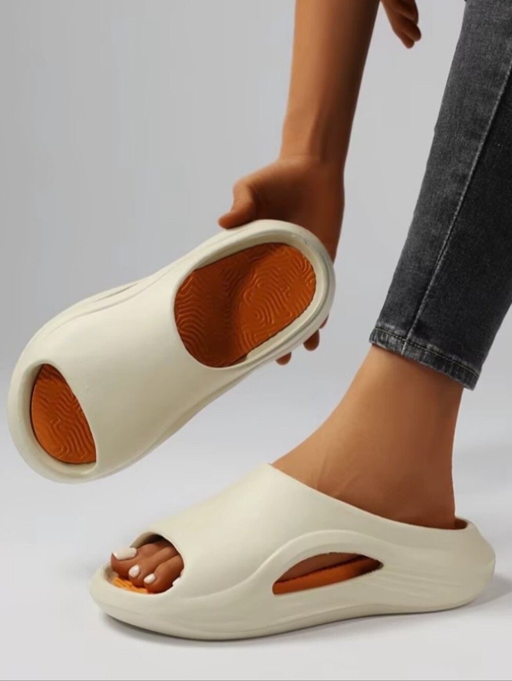 BRAND NEW MADDEN UNISEX SLIP-ON COMFORT SLIDE -CREAM with ORANGE FOOOTBED